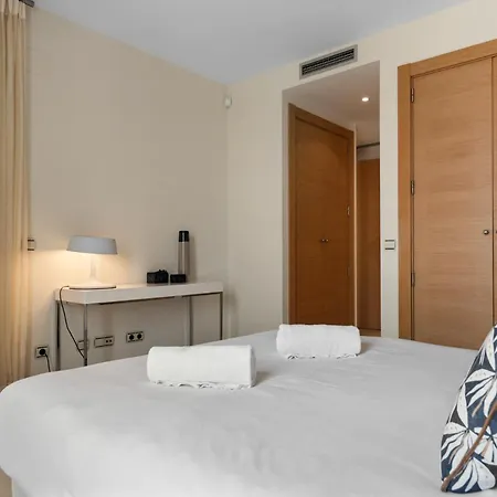 Vivi Homes - Elisa Pool, Gym & Sea View Apartment *