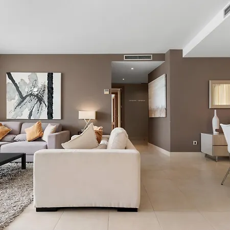 Vivi Homes - Elisa Pool, Gym & Sea View Apartment