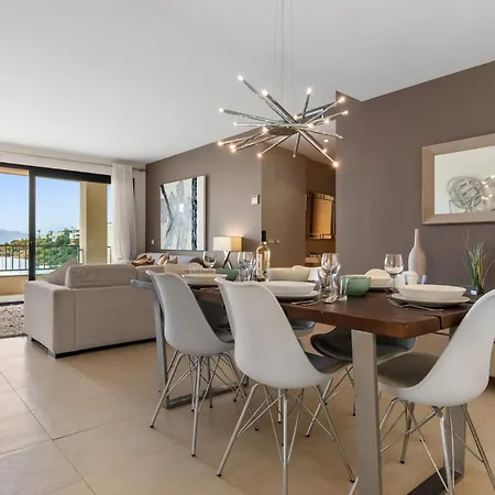 Vivi Homes - Elisa Pool, Gym & Sea View Apartment Marbella