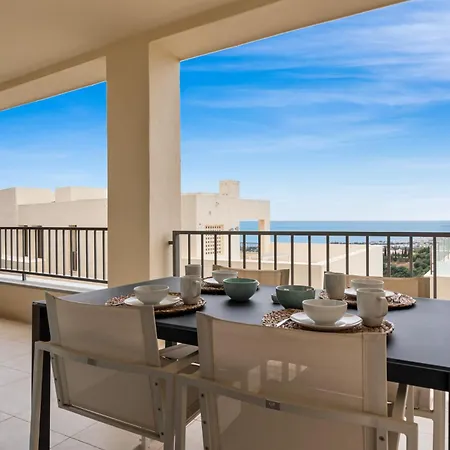 Vivi Homes - Elisa Pool, Gym & Sea View