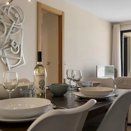 Apartment Vivi Homes - Elisa Pool, Gym & Sea View